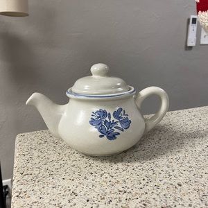 Vintage Pfaltzgraff Yorktowne Teapot
